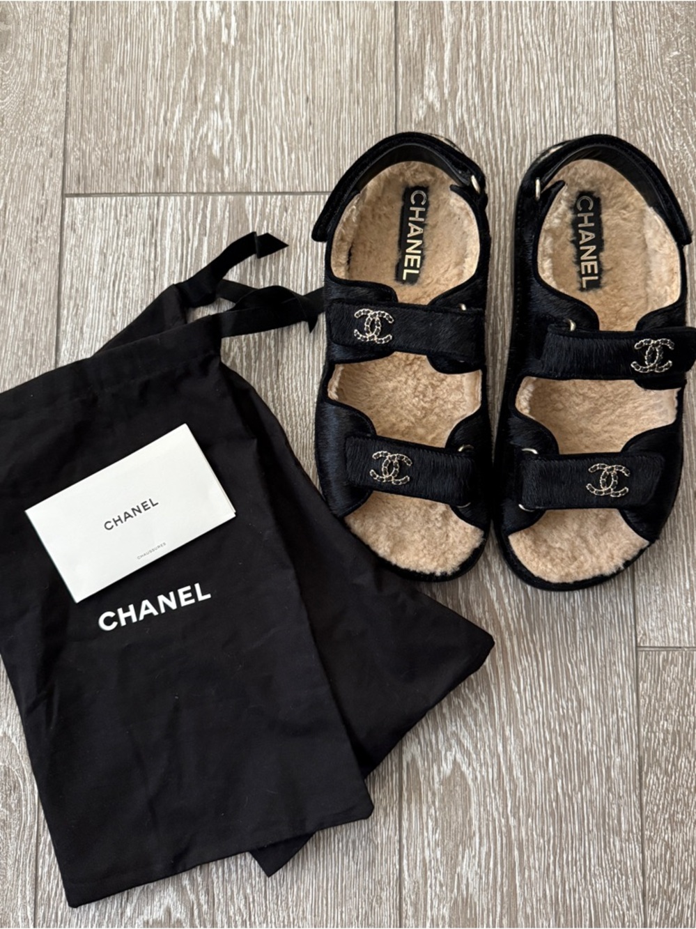 CHANEL CC logo Fur-Trim Shearling-Lined Sandals